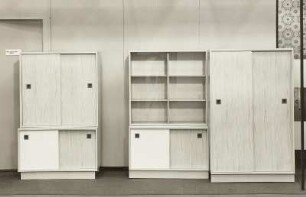 Anbauschrank mit Schiebetür (Modell B 138) : Drei Anbauschränke mit Schiebetüren (1977; VEB Jugendmöbel Döbeln)