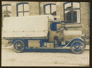 Foto eines Lastkraftwagens für den Gerätetransport für Luftminenwerfer