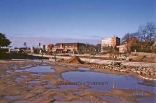 Bahnhofsgelände mit Blick zur Kreisverwaltung Stormarn