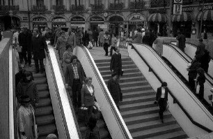 München: Rolltreppe [Stachus], seitlich