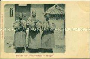 Priester des Buddha-Tempels in Tsingtau