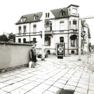 Cottbus, Karl-Liebknecht-Straße 6/Ecke Roßstraße. Wohn-und Verwaltungsgebäude (URANIA Landeszentrum Cottbus), A. 20. Jh., Straßenansicht (Roßstraße)