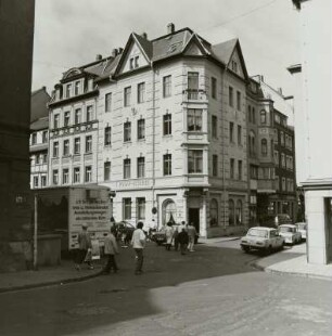 Wohnhaus, Ecke John-Schehr-Straße und Topfmarkt