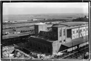 Blick von Bau Me 140 Silo, Me 138 Gipsmüllerei, Me 139 Ammonsulfatfabrik, Me 141 Gipslager, Straße 2