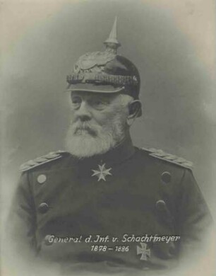 Hans von Schachtmeyer, General der Infanterie, Kommandeur des XIII. Armeekorps von 1878-1886 in Uniform, Pickelhaube und Orden, Brustbild in Halbprofil