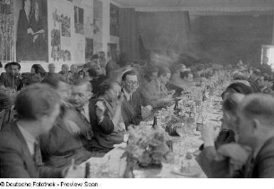 Veranstaltung zum Empfang der polnischen Delegation, Tische mit Teilnehmern
