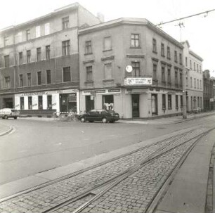 Cottbus, Petersilienstraße 34/35/Ecke Friedrich-Ebert-Straße. Wohnhäuser mit Läden. Eckansicht