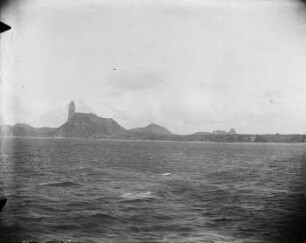 Fernando de Noronha. Blick von einem Passagierschiff auf die Inselgruppe