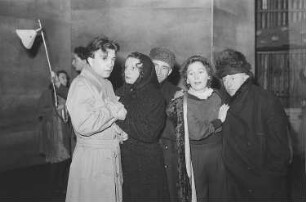 Szenenbilder aus dem Drama "Der Gesang im Feuerofen" von Carl Zuckmayer am Schillertheater Berlin : Szenenbild