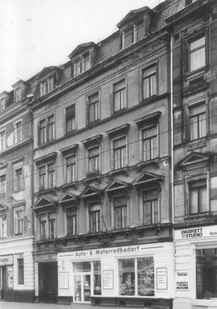 Dresden-Neustadt, Königsbrücker Straße 42. Wohnhaus mit Läden (um 1895). Straßenansicht