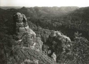 Sächsische Schweiz. Großes und Kleines Spitzes Horn gegen Großen Zschand. Blick nach Ostsüdost