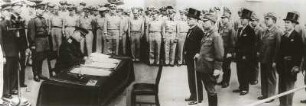 General K. N. Derewjanko nimmt die bedingungslose Kapitulation Japans an Bord des amerikanischen Kreuzers "Missouri" entgegen