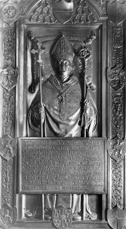 Epitaph für Albrecht von Brandenburg : Epitaph für Albrecht von Brandenburg (1525; H. Vischer). Aschaffenburg, Stiftskirche Sankt Peter und Alexander