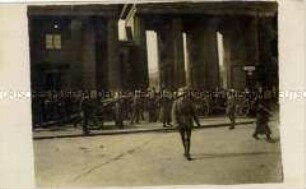 Soldaten am Brandenburger Tor