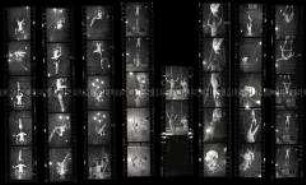 Schwarz-Weiß-Negative mit Aufnahmen aus einem Zirkus u.a. mit 6jähriger Artistin