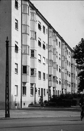Freiburg: Wohnblock Hohenzollernstraße; Fassade