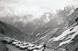 Stilfser Joch: Parkplatz am Rande der Passstraße, von oben
