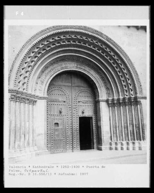 Kathedrale — Puerta de Palau