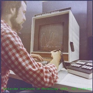 Computerraum im Institut für Datenverarbeitung in der Technik (IDT)