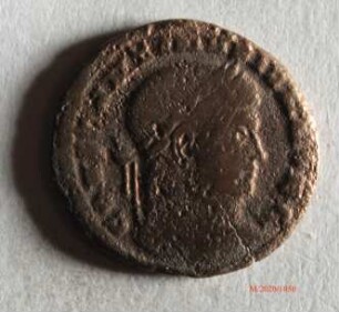Römische Münze, Nominal Follis, Prägeherr Constantinus I. für Constantinus II., Prägeort Trier, Original