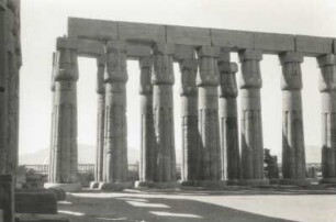 Luxor. Amon-Mut-Chons-Tempel. Großer Hof nach Nordwesten (1550ante/1070ante)