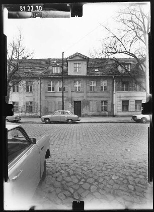 Potsdam, Dortustraße 61. Wohnhaus. Straßenfront