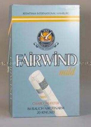 Werbeaufsteller (zweiteilig) in Form einer übergrossen Schachtel für "Fairwind mild"-Zigaretten