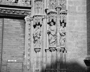 Figürliche Gewände der Puerta de las Campanillas — Prophetengruppe
