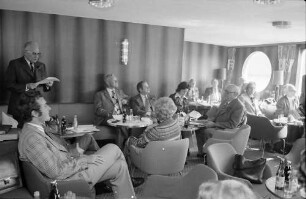 Breisach: Gruppen im Salon mit Maire Rey