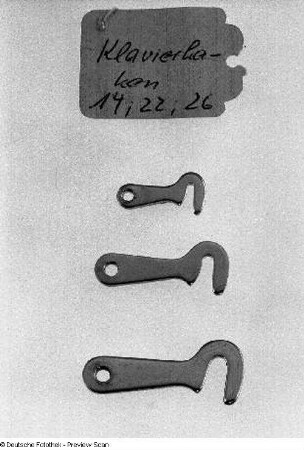 Klavierhaken : Drei Klavierhaken (1981; VEB Metallwaren Naumburg)