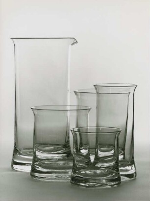 Krug 3022 und Becher 593, 594, 595, 596