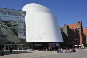 Stralsund - Ozeaneum : Aufgenommen vor dem Ozeaneum von Stralsund am 21. April 2011