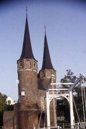 Delft - Brücke und Bastion : Brücke und Bastion. Aufgenommen 2001 in Delft