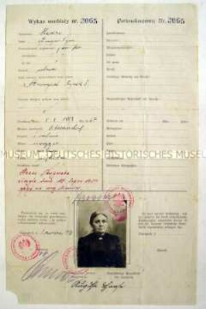 Polnischer Ausweis für eine Frau deutscher Nationalität