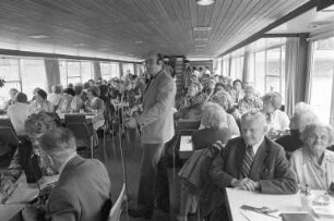 Rheinfahrt älterer Menschen auf Einladung der Arbeiterwohlfahrt auf dem Fahrgastschiff "Karlsruhe" im Rahmen des städtischen Seniorenfahrtenprogramms 1979