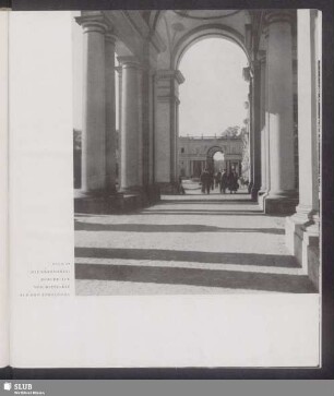 Die Orangerie: Durchblick vom Mittelbau auf den Eckflügel