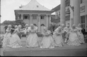 Ballett-Serenade der Dresdner Staatsoper im Schloßhof vor dem Bergpalais von Schloß Pillnitz, Juli 1951