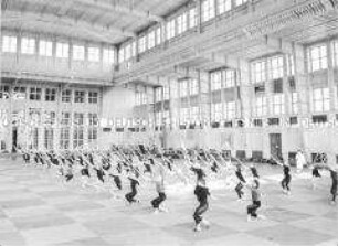 Synchronturnen in der Deutschen Hochschule für Körperkultur in Leipzig