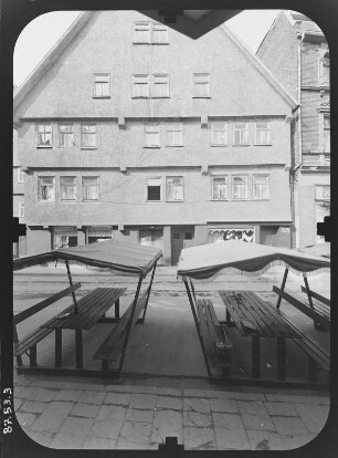 Schmalkalden, Auer Gasse. Wohnhaus mit Läden. Straßenfront