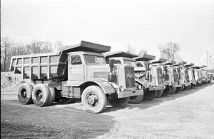 Freiburg; Mooswald: LKW-Kolonne der Firma Dressler & Sohn