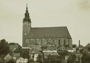 Schneeberg, St.-Wolfgangs-Kirche, Ansicht der gotischen Stadtkirche, Hallenkirche, mit Westturm über die Dächer der Stadt