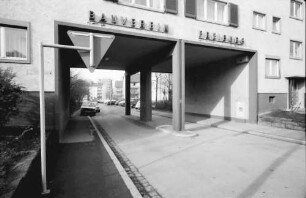 Freiburg; Stühlinger: Wohnhäuser des Bauvereins; Toreinfahrt Schenkstraße; von der Eschholzstraße