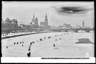 Dresden, die vereiste Elbe 1929, Blick auf Augustusbrücke und Katholische Hofkirche