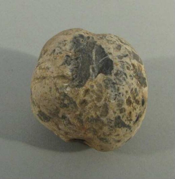 Stone bola