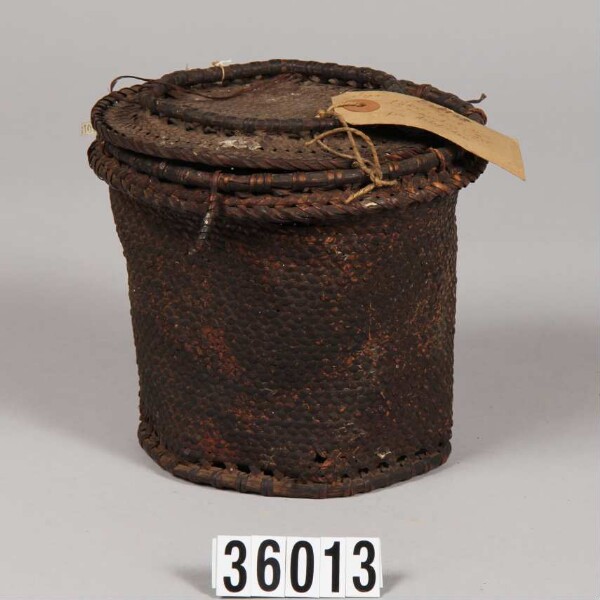 Basket with lid