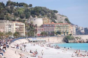 Nizza - Strand unterhalb des Schlossberges : Schlossberg + Strandbereich in Nizza. 2006