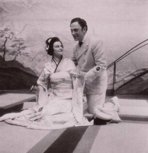 Szene aus der Oper "Madame Butterfly" mit Erna Berger und Erich Witte an der Staatsoper Berlin