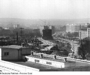 Blick über die Leningrader Straße zum Hauptbahnhof