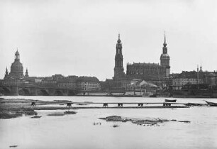 Dresden, Blick vom Neustädter Elbufer in Höhe des Japanischen Palais nach Südosten auf die Altstadt bei Hochwasser