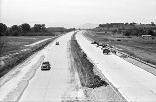Freiburg-Nord: Autobahn vor der Fertigstellung von der Zubringerbrücke nach Süden